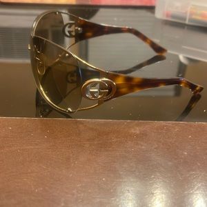 AUTHENTIC GUCCI SUNGLASSES